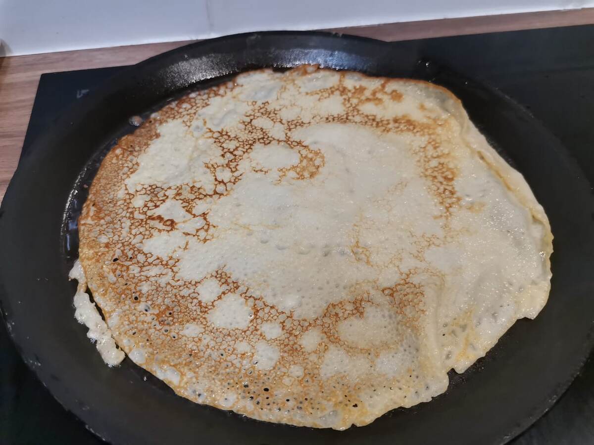 Кулінари розповіли, як приготувати тонкі млинці – на чому смажити, аби вони не рвались