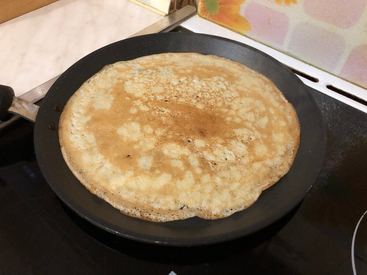 Експерти розповіли, як приготувати смачні та ароматні млинці на сковорідці швидко й просто