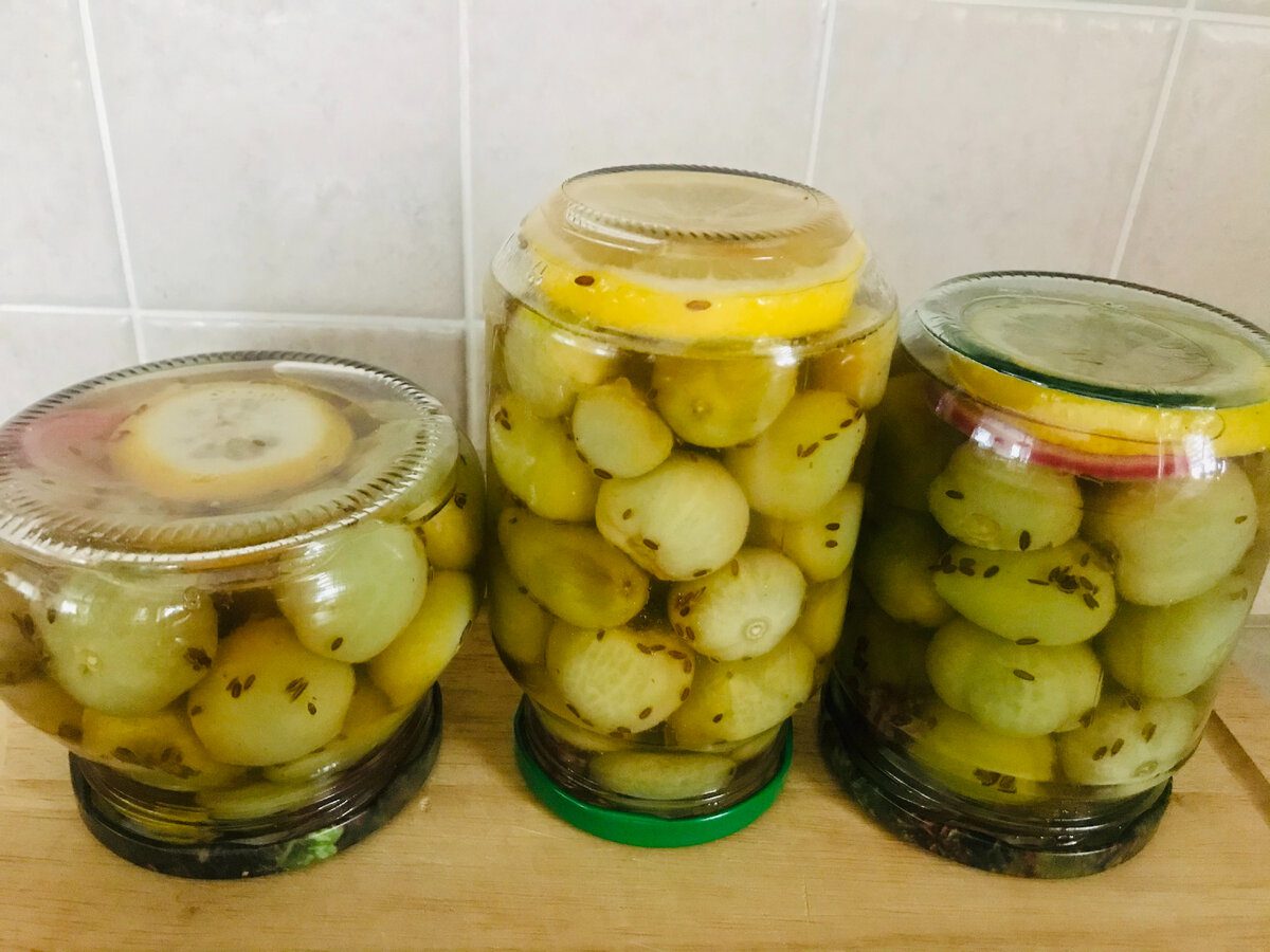 Кулінари розповіли, як приготувати смачні мариновані томати нашвидкуруч – простий рецепт