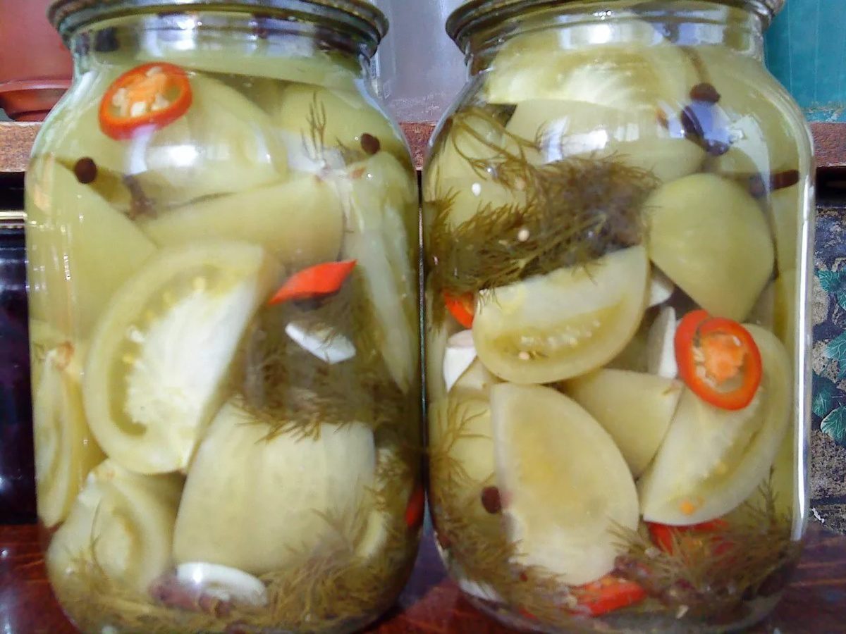 Кулінари розповіли, як приготувати смачні мариновані томати нашвидкуруч – простий рецепт