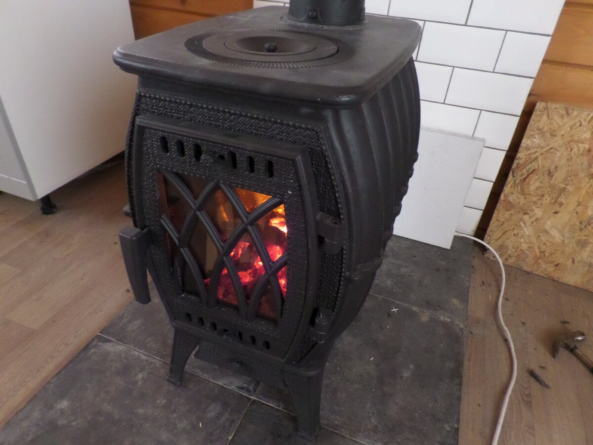 Експерти розповіли, як розтопити піч без вугілля й дров