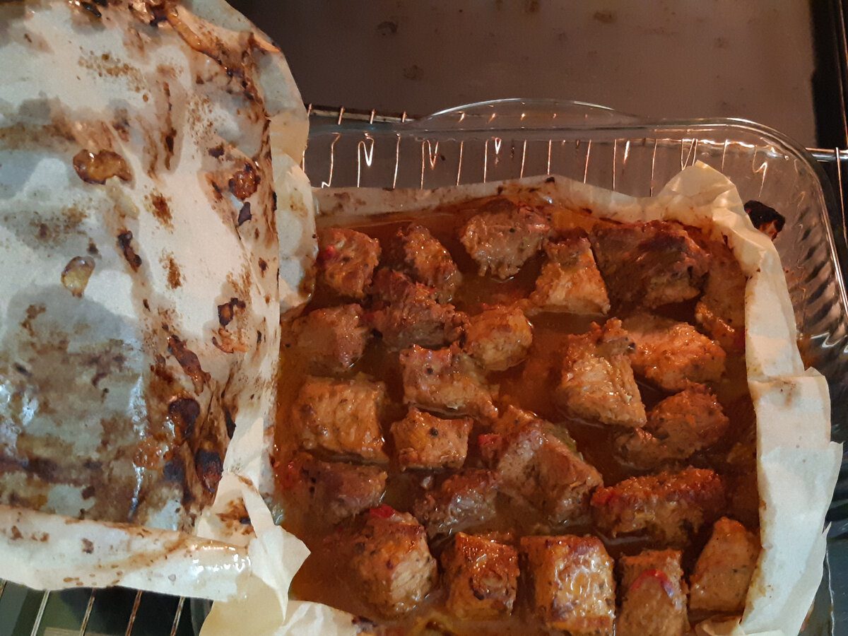 Як приготувати смачну свинину в пергаменті