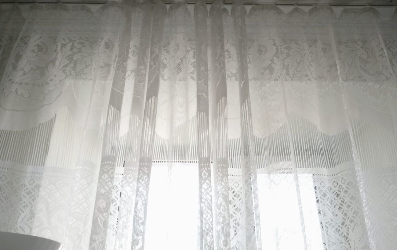 Як очистити тюль від бруду й пилу