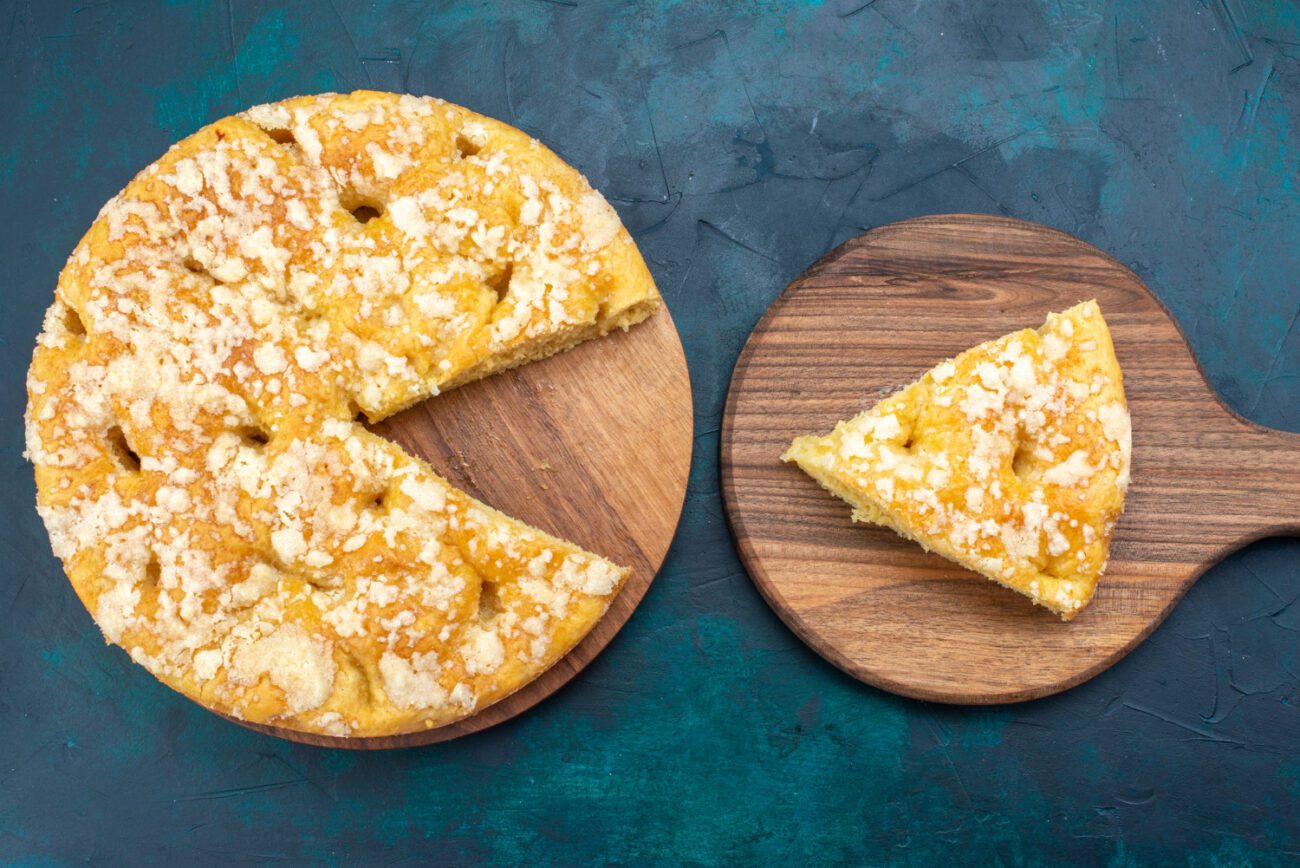 Кулінари назвали простий рецепт ніжного домашнього пирога на кефірі 