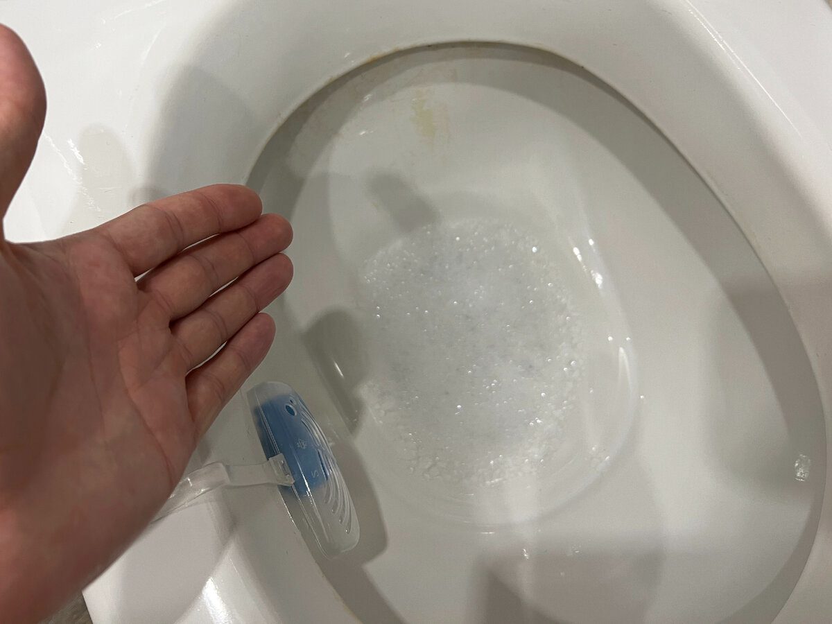 Господині розповіли, як очистити жовтий наліт на унітазі за лічені хвилини без особливих витрат