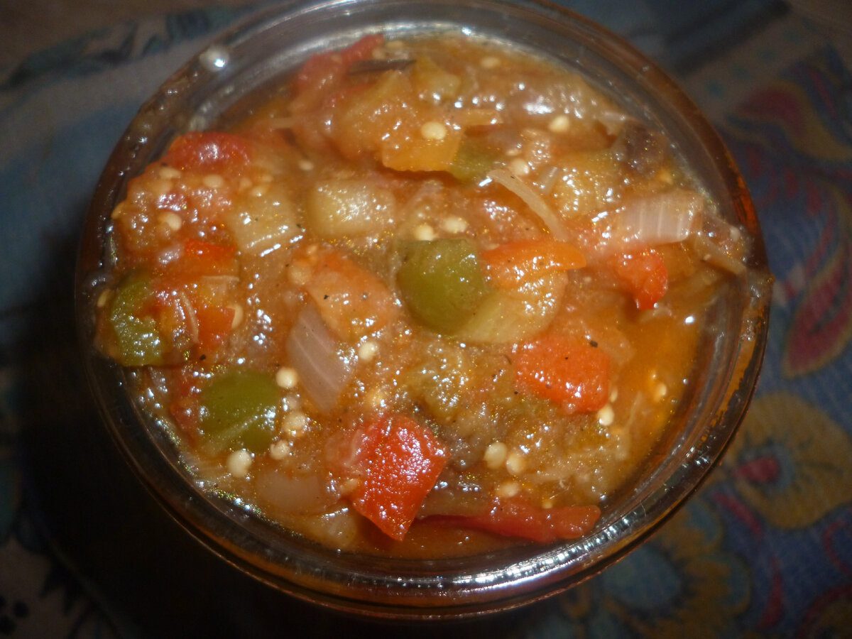 Кулінари розповіли про тонкощі приготування ікри з баклажанів та помідорів