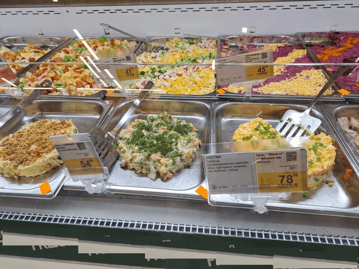 Експерти розповіли, які ознаки допоможуть зрозуміти, що їжа в супермаркеті свіжа та смачна