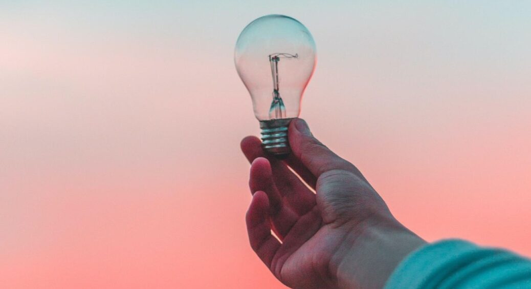 Плачу за світло у 2 рази менше: зробила 1 хитрість, про яку мовчать комунальники – і економлю взимку 