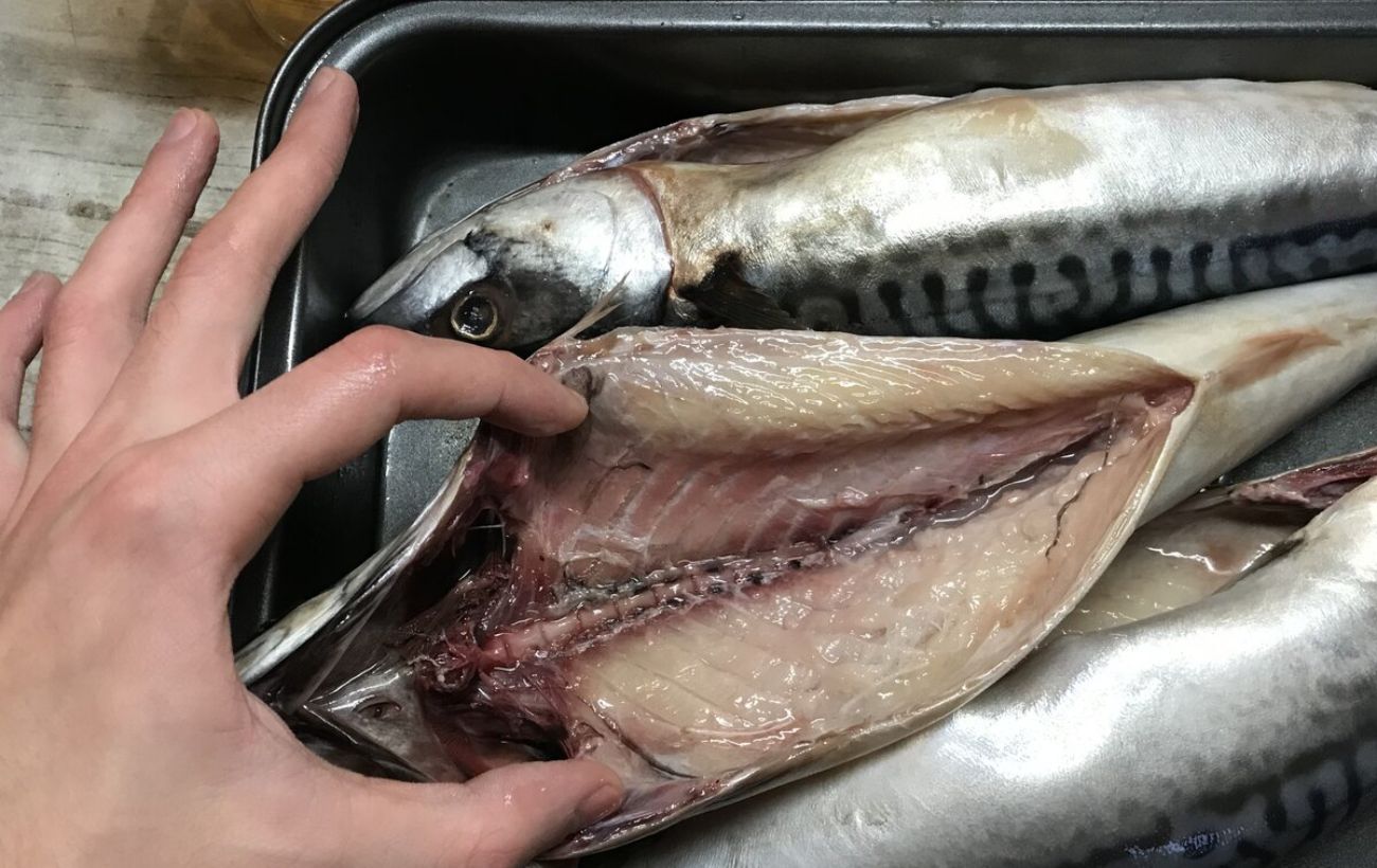 Чому краще не купувати оселедець у відерцях