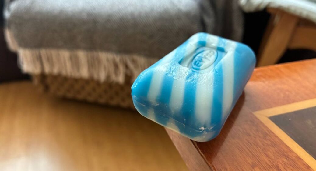 Купую в “Єві” найдешевше господарське мило по 3 пачки відразу: завжди знайду йому застосування 