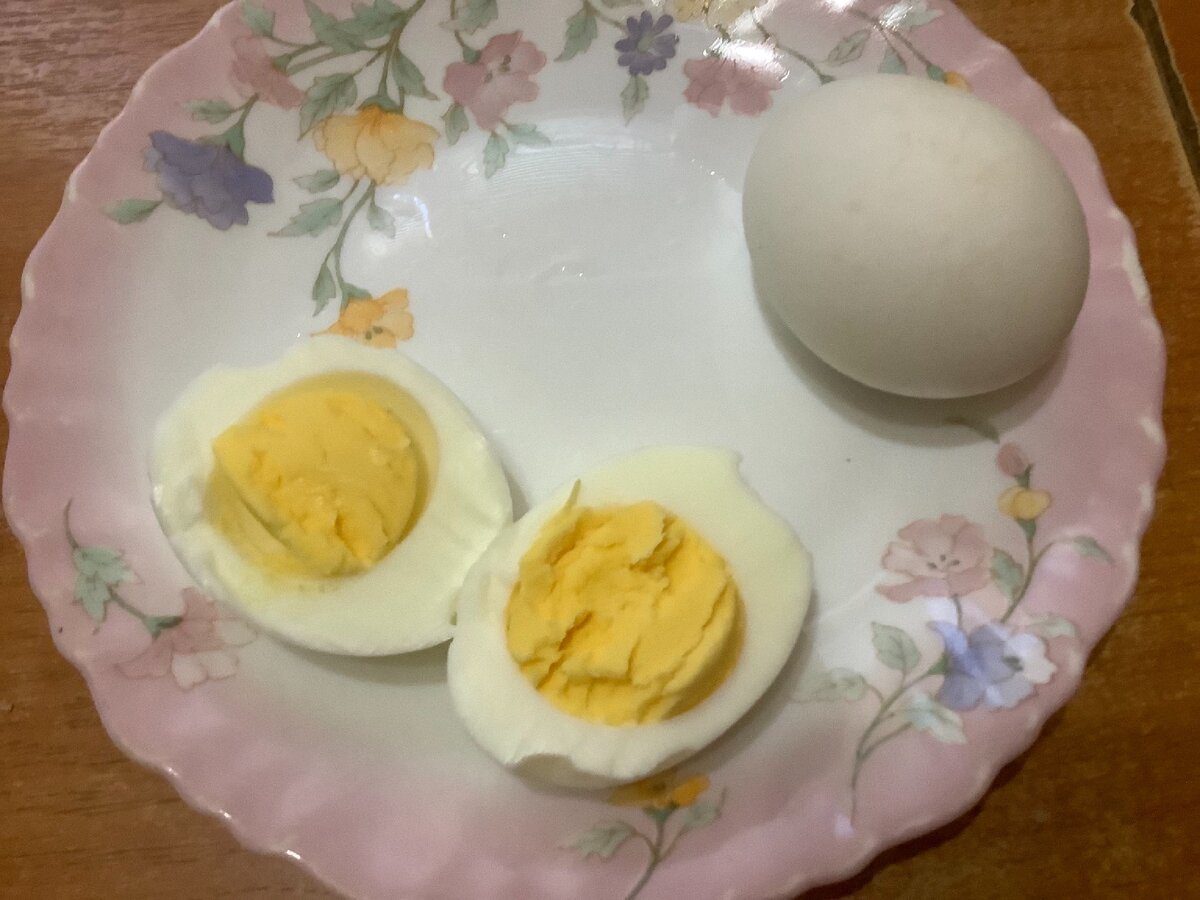 Експерти розповіли, як правильно варити яйця, аби вони легко чистились, а шкаралупа не кришилась