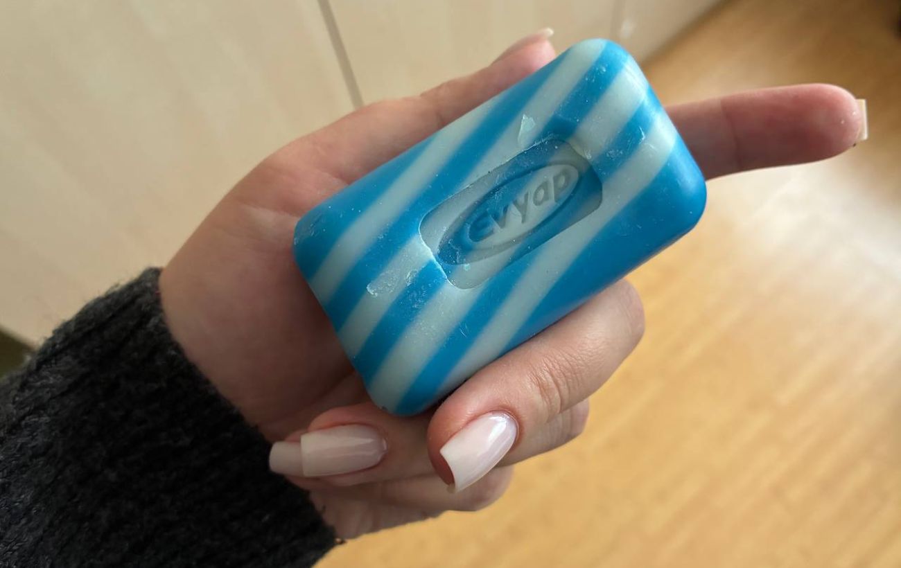 Експерти пояснили, навіщо залишати мило на батареї та чим це може допомогти у побуті