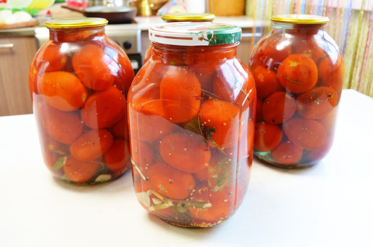 Експерти розповіли, як приготувати солодкі та соковиті помідори на зиму – секретний рецепт