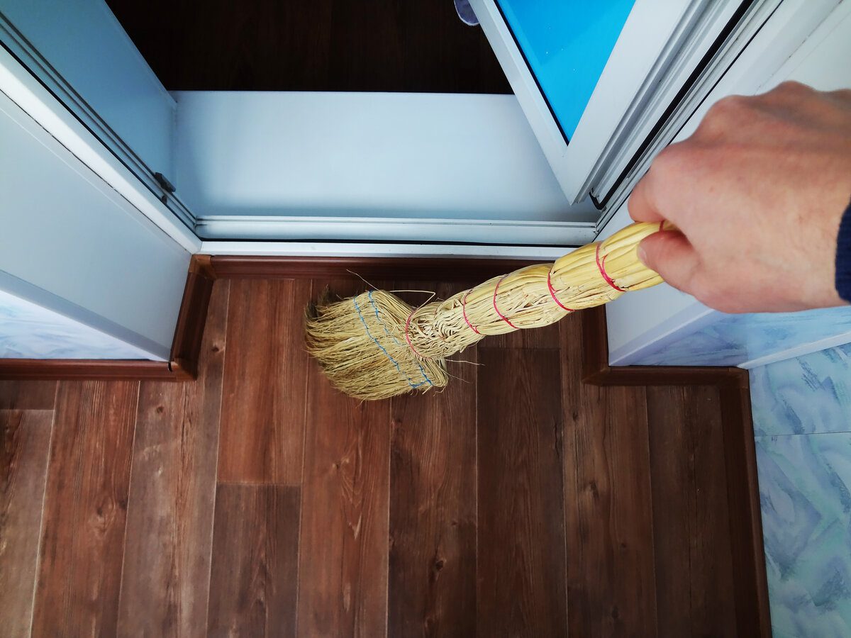 Експерти розповіли, чим найкраще та найзручніше мити підлогу вдома для ідеальної чистоти