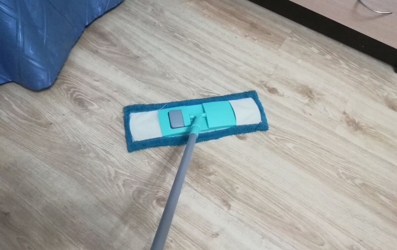 Господині розповіли, як чим натерти ламінат до блиску без хімії