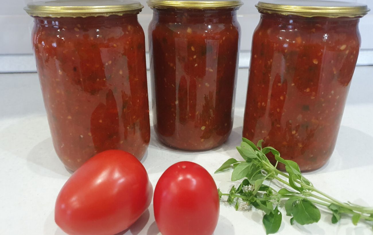 Як приготувати томатний соус із базиліком