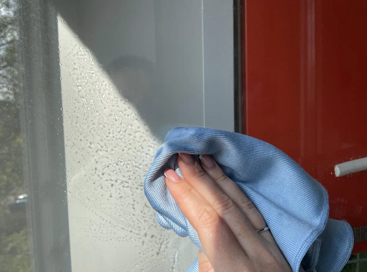 Експерти розповіли, як очистити домашні вікна до ідеального блиску – проста порада від клінерів