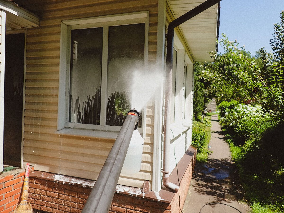 Експерти розповіли, як очистити домашні вікна до ідеального блиску – проста порада від клінерів
