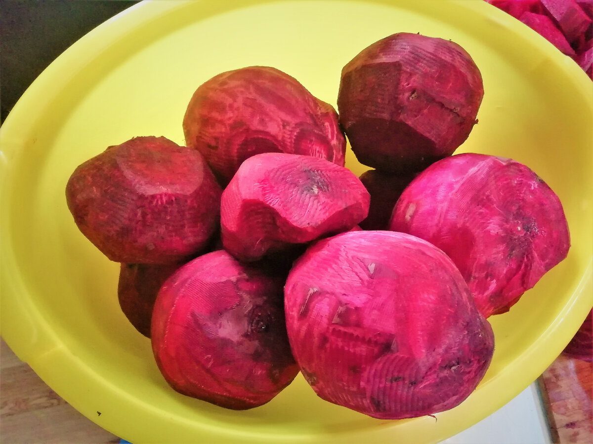 Кулінари розповіли, як заготувати на зиму буряк у банках на салати та борщі – рецепт