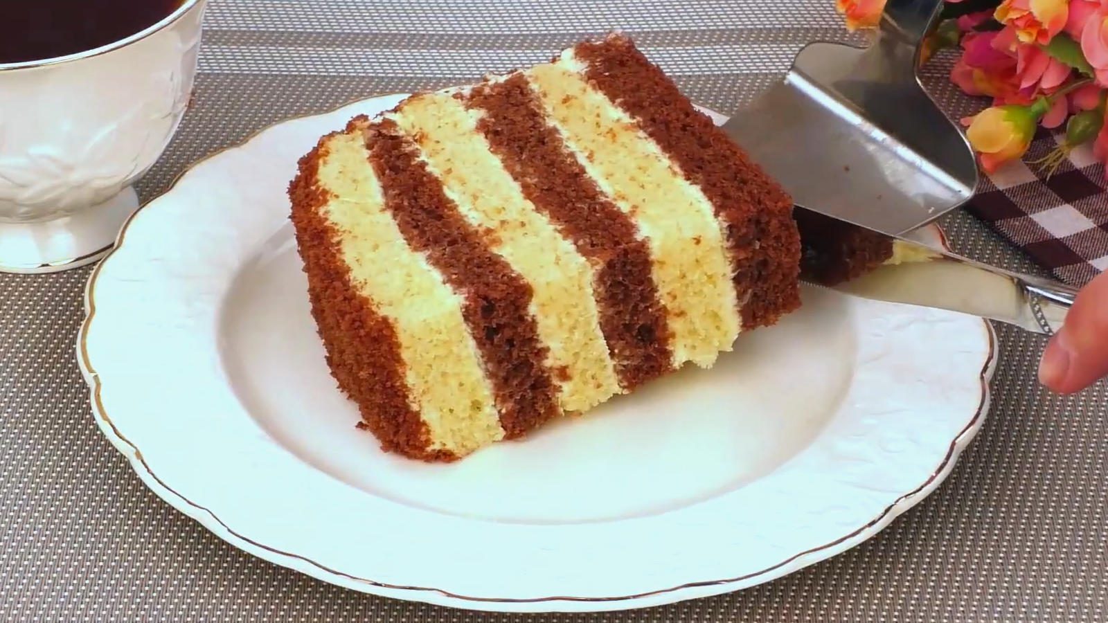 Кондитери показали, як приготувати сметанник з какао за 30 хвилин