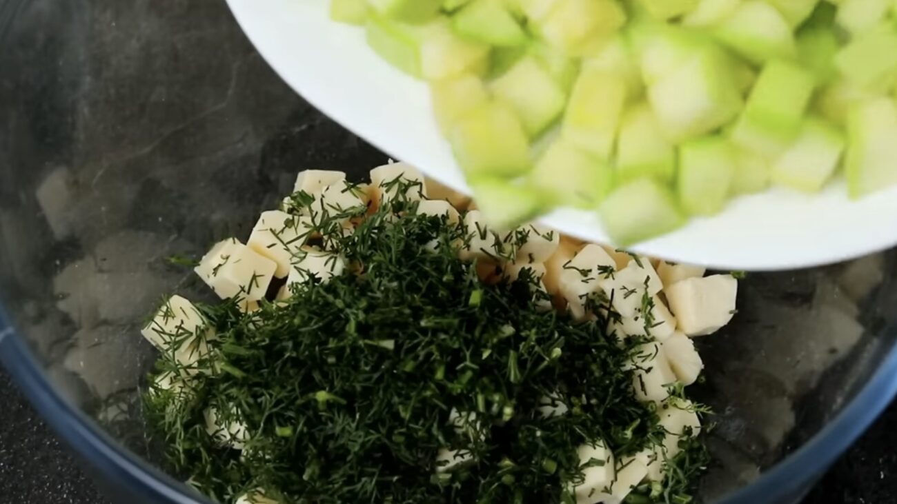 Господині поділилися рецептом смачної закуски зі свіжих кабачків 