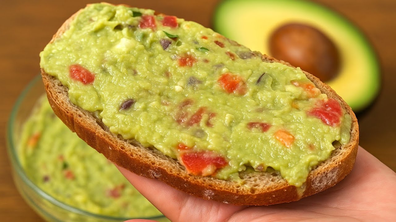 Господині поділилися рецептом свіжої намазки з авокадо 