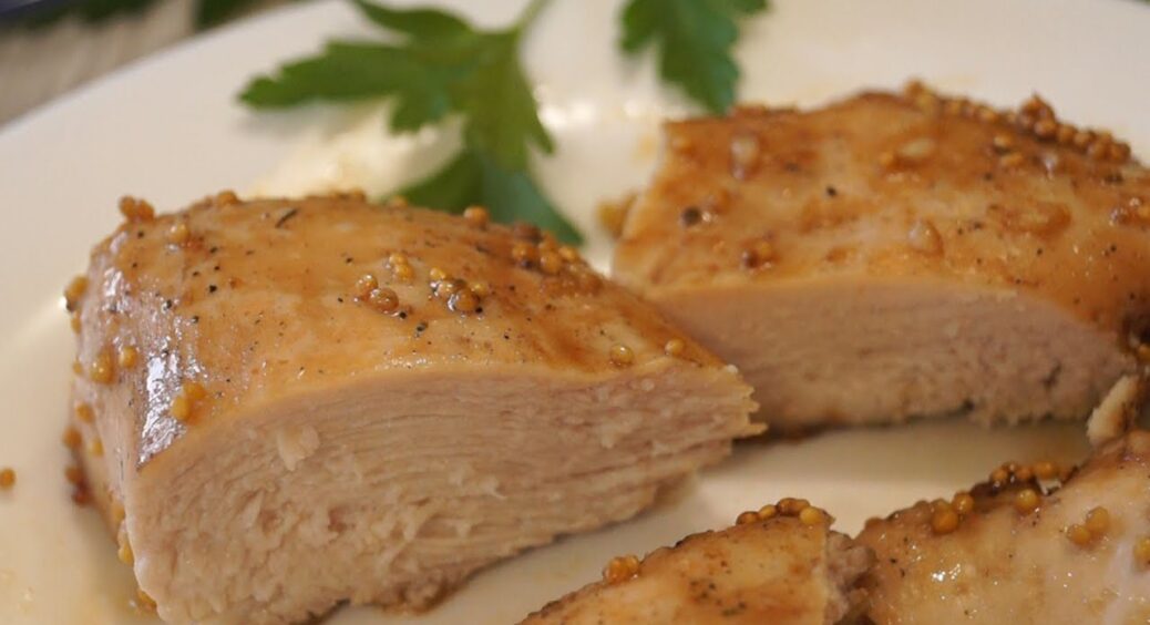 У 4 рази соковитіша: секрет запікання курячої грудки, який я підгледіла у свого кума-кухаря зі Львова 