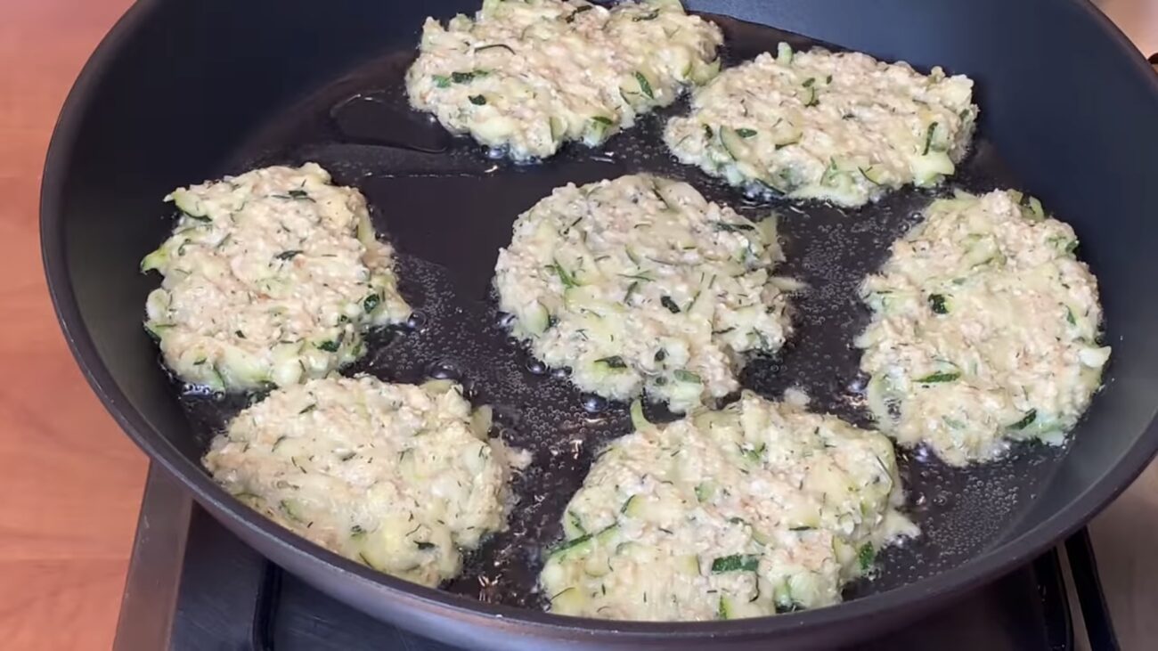 Господині розповіли рецепт смачних оладок з кабачком і вівсянкою Господині розповіли рецепт смачних оладок з кабачком і вівсянкою