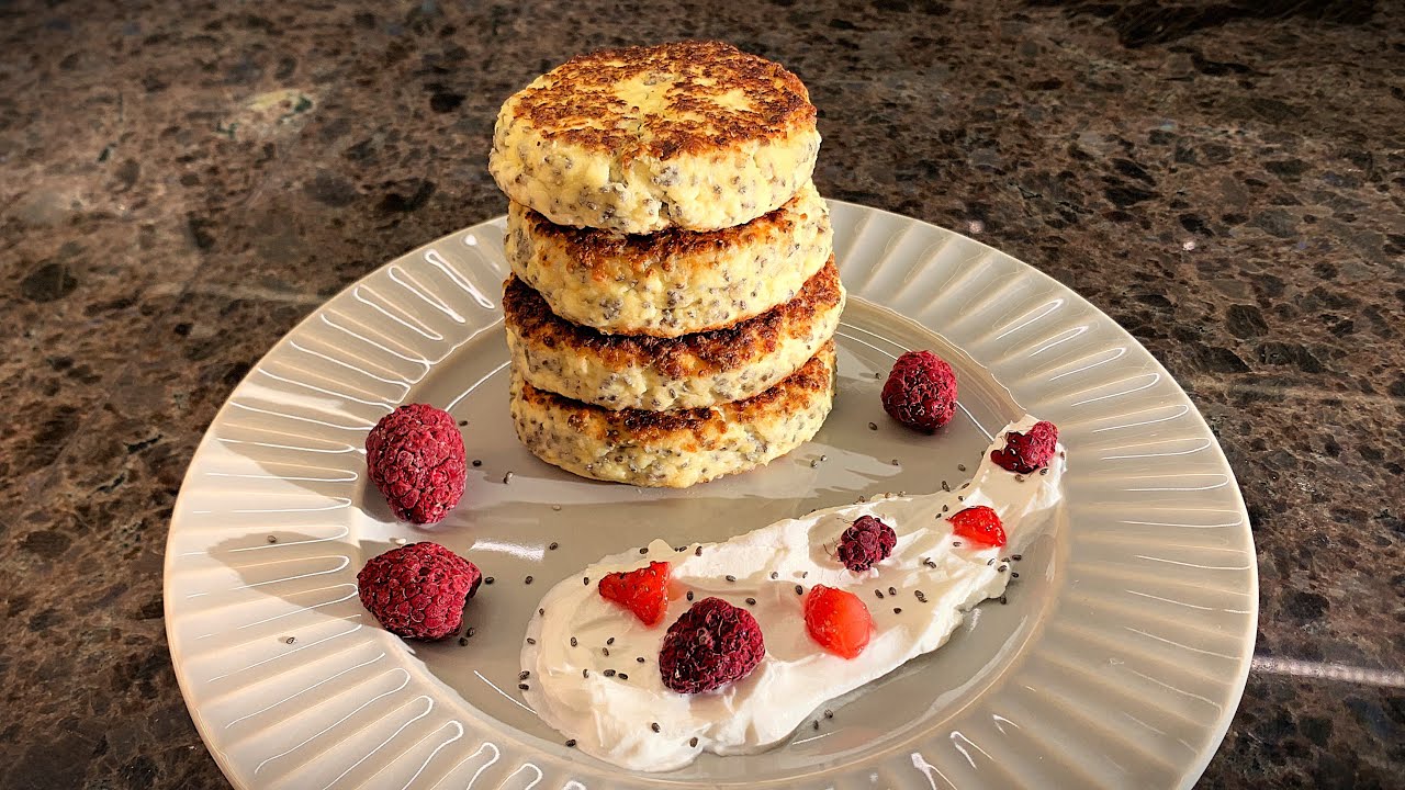 Кухарі розповіли, що додати в сирники, аби вони не розвалювалися 