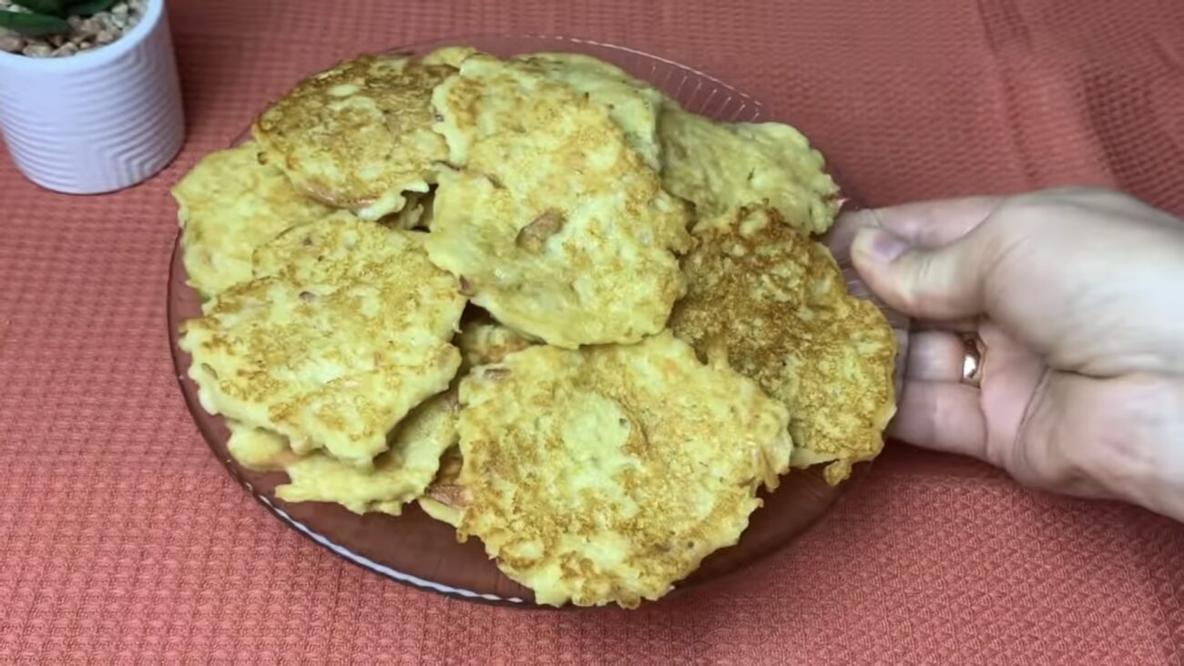 Господині поділилися рецептом оладок з яблук на сніданок 