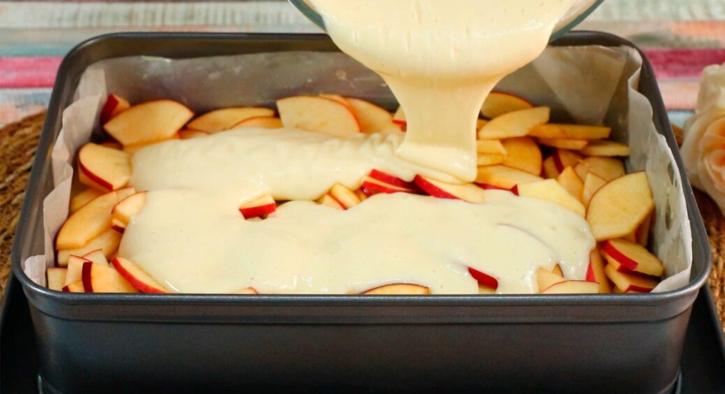 Не встигаю збирати яблука: всього 4 інгредієнти, а пиріг виходить у 100 разів кращим, ніж у кондитерській 