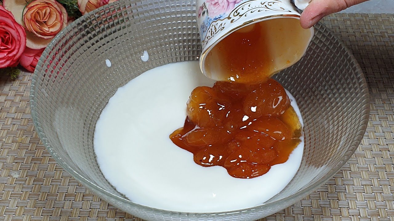 Господині розповіли, як приготувати смачний пиріг на швидку руку 