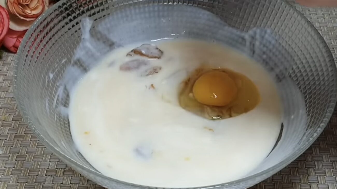 Господині розповіли, як приготувати смачний пиріг на швидку руку 