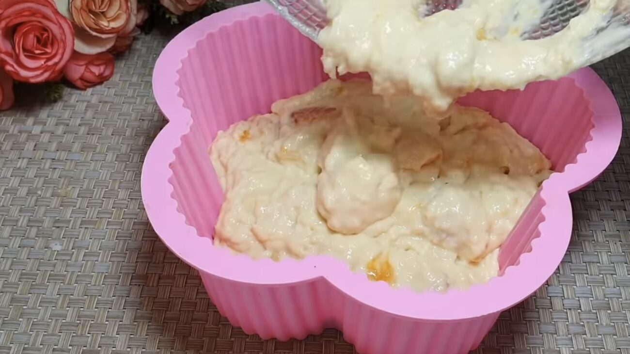 Господині розповіли, як приготувати смачний пиріг на швидку руку 