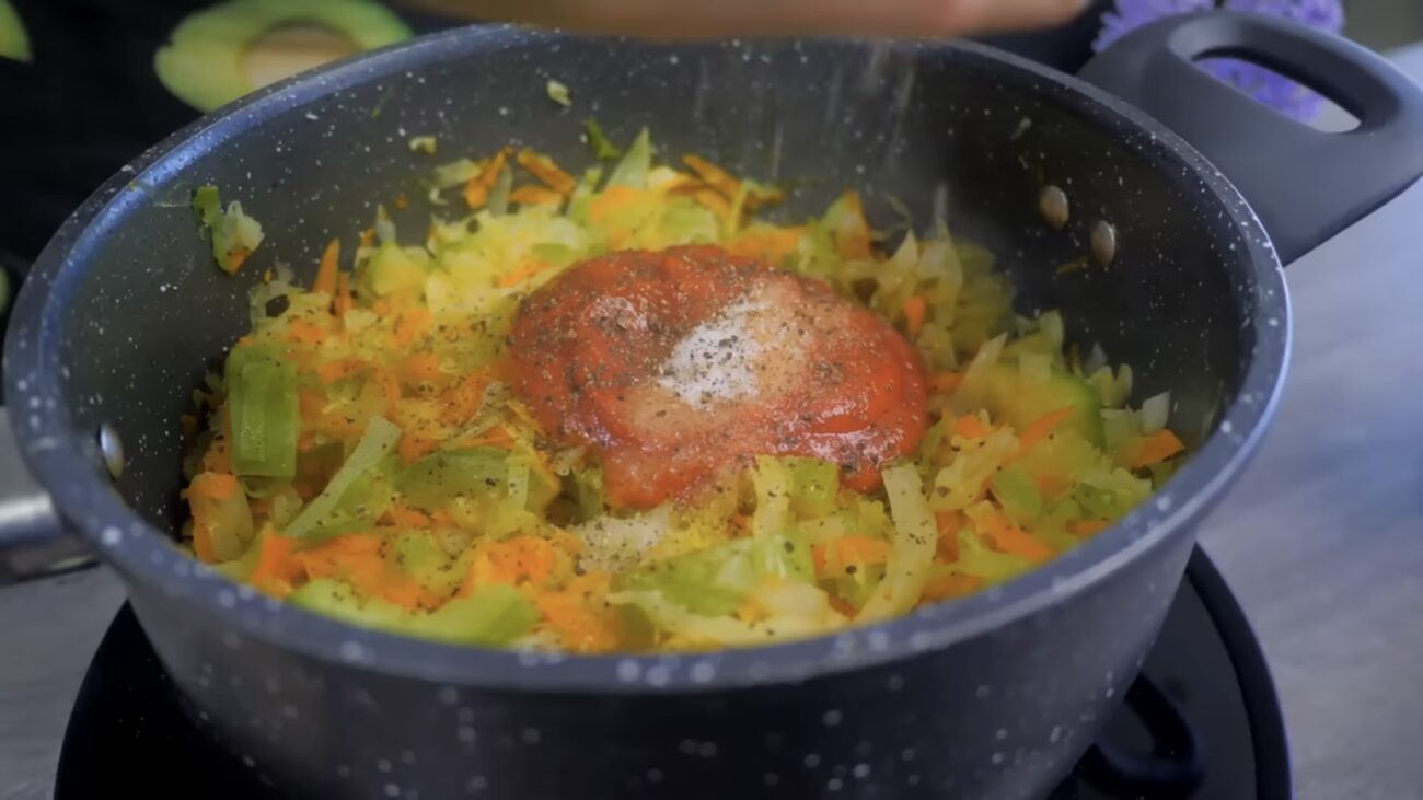 Господині розповіли, як приготувати смачне рагу зі свіжих овочів 