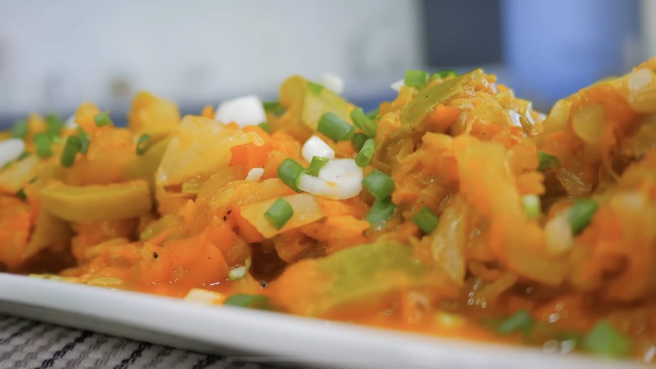 Господині розповіли, як приготувати смачне рагу зі свіжих овочів 