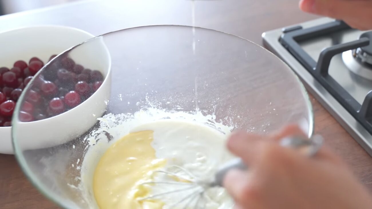 Господині розповіли, як приготувати смачний пиріг без заморочок 