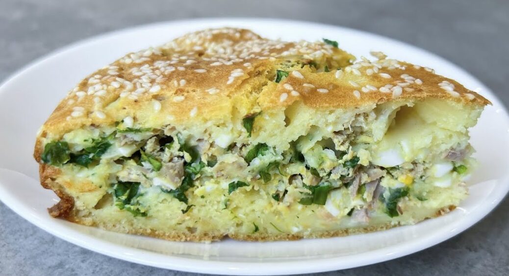 1 банка консерви + 1 стакан кефіру: копійчаний пиріг смачніший за всі ресторанні дива — 10 хв на підготовку 