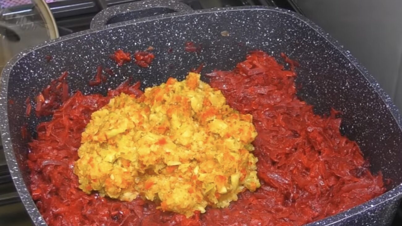 Господині розповіли, як приготувати універсальну овочеву заправку на зиму 