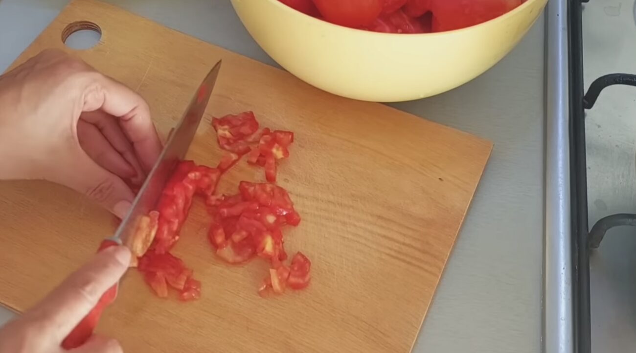 Господині розповіли, як заготовити на зиму овочевий соус для Шакшуки 