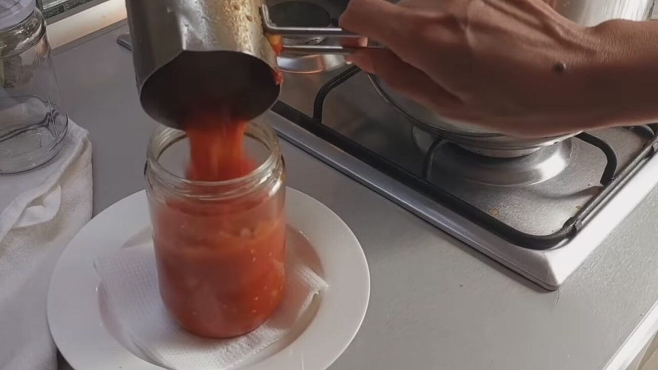 Господині розповіли, як заготовити на зиму овочевий соус для Шакшуки 