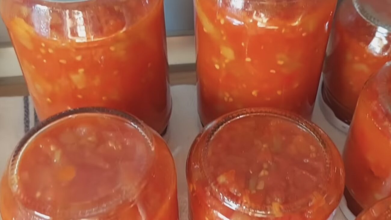 Господині розповіли, як заготовити на зиму овочевий соус для Шакшуки 