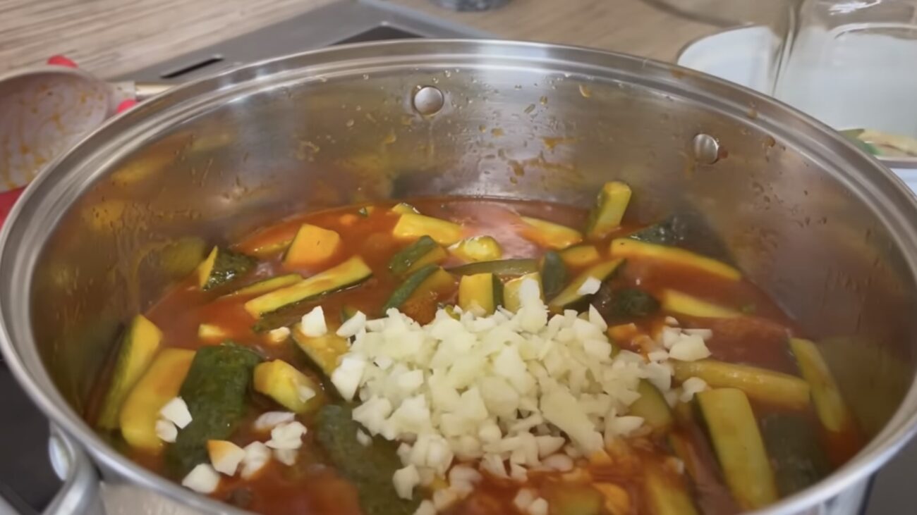 Господині розповіли, як закрити смачні мариновані огірки 