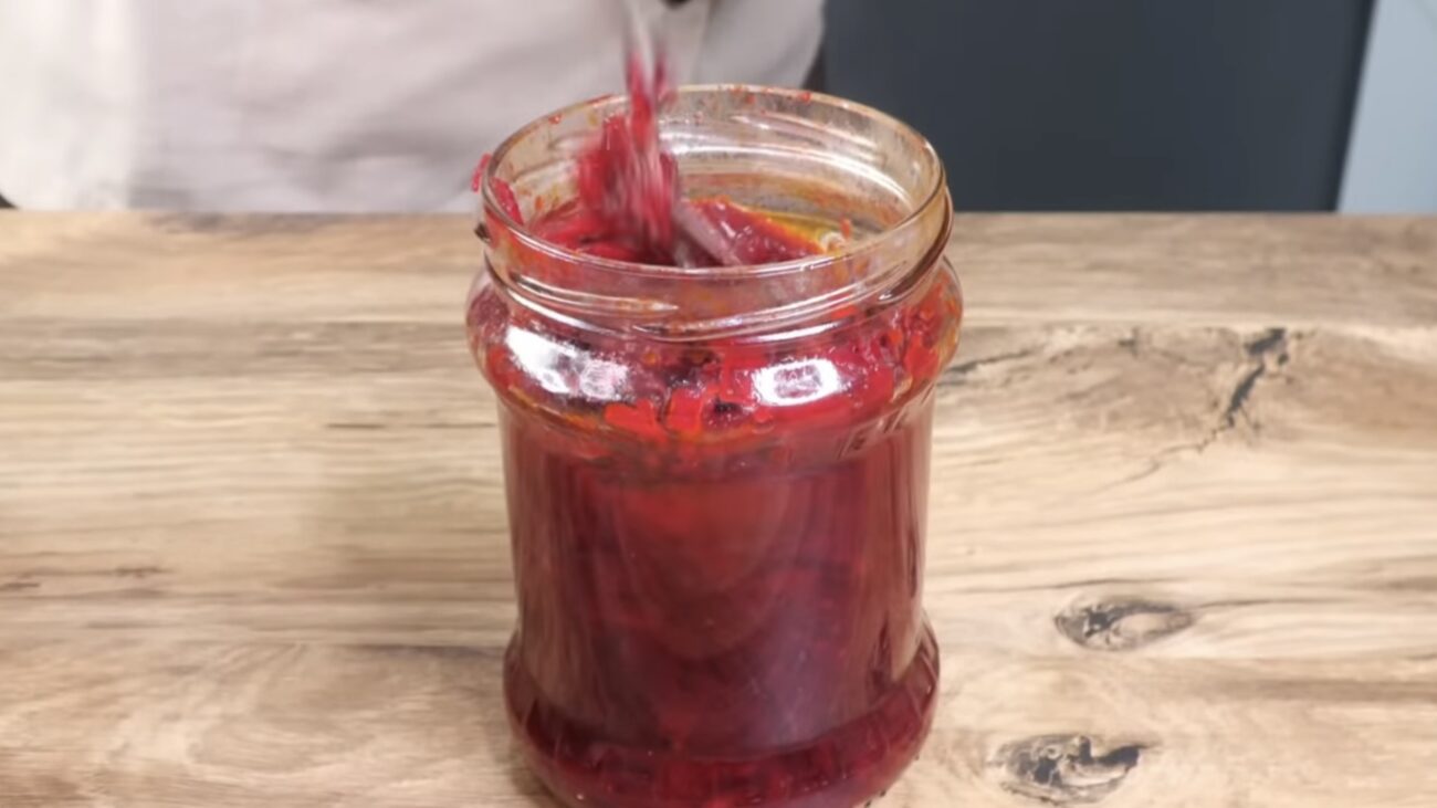 Господині розповіли, як приготувати заправку для борщу на зиму 