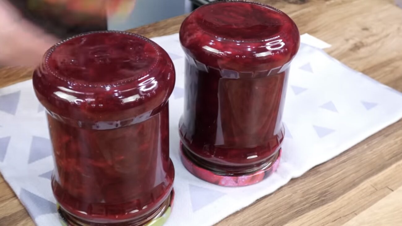 Господині розповіли, як приготувати заправку для борщу на зиму 