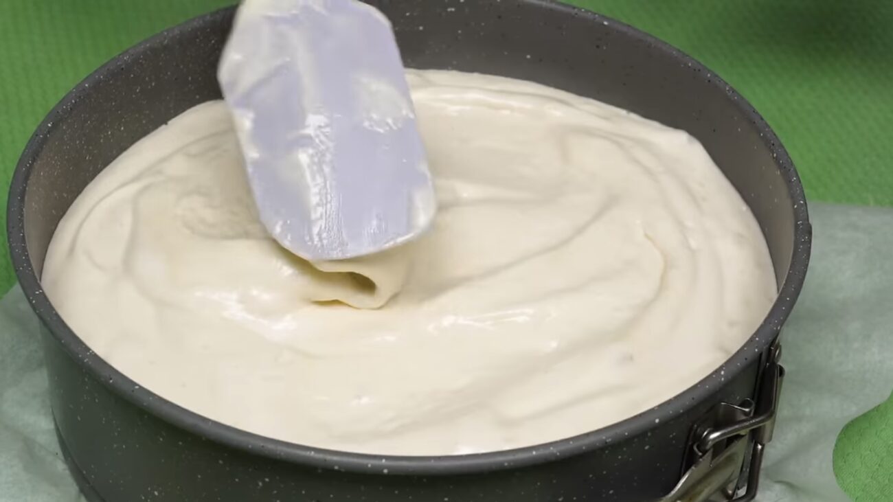 Господині розповіли, як приготувати бісквіт, щоб він був пишним 