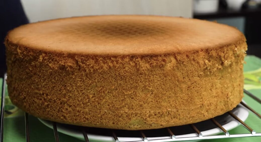 Мій бісквіт пишним робить не розпушувач і не довге збивання міксером: 1 лайфхак підіймає випічку у 2 рази 