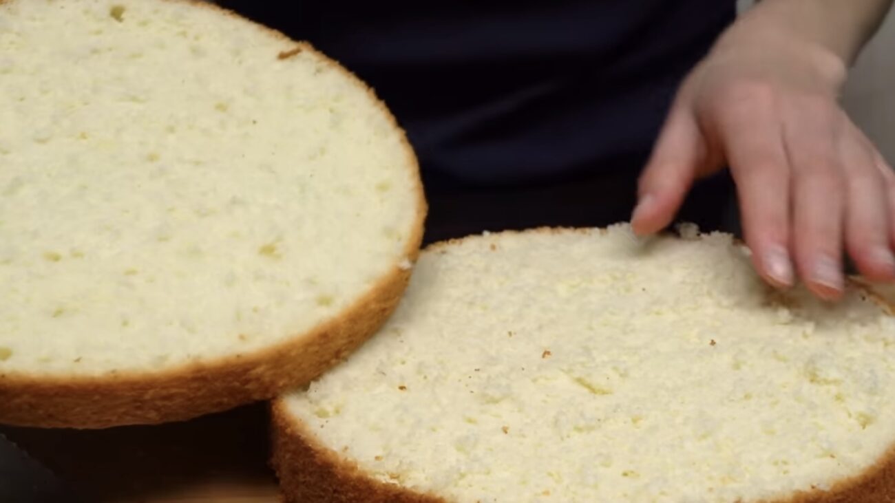 Господині розповіли, як приготувати бісквіт, щоб він був пишним 