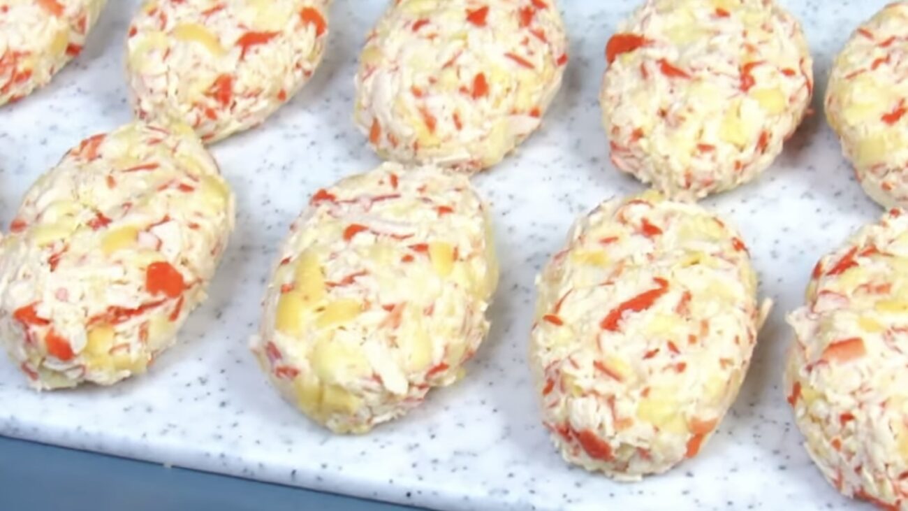 Господині показали, як з крабових паличок приготувати смачні котлети 