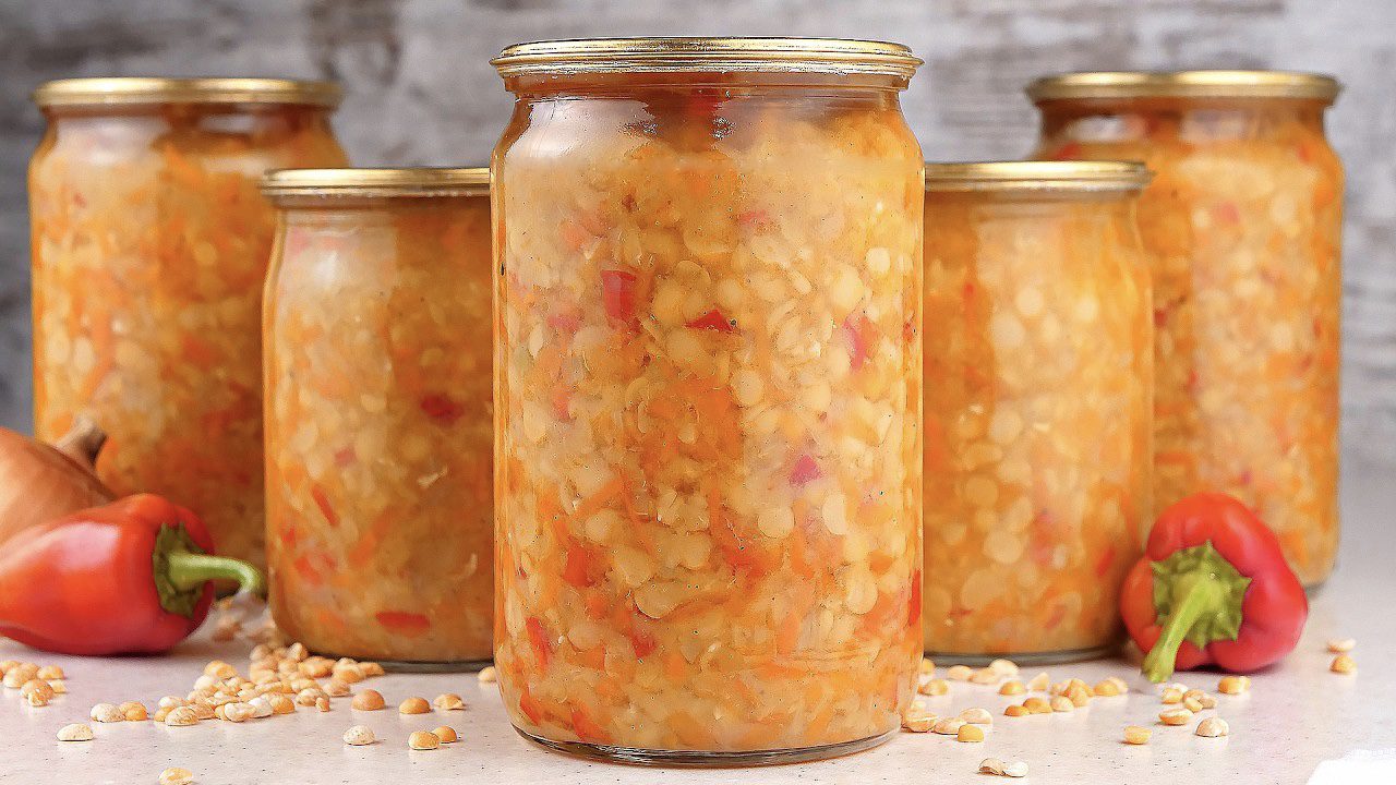 Господині розповіли, як приготувати на зиму гороховий суп у банках 